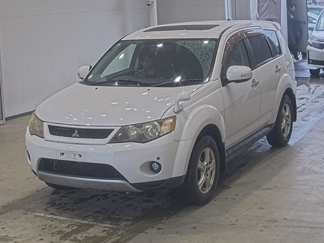 MITSUBISHI OUTLANDER — фото