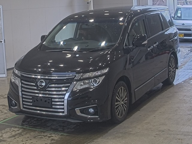 NISSAN ELGRAND — фото