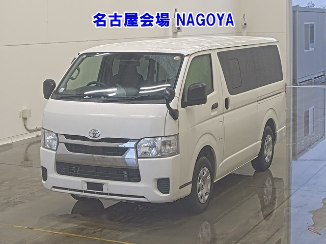 TOYOTA HIACE — фото