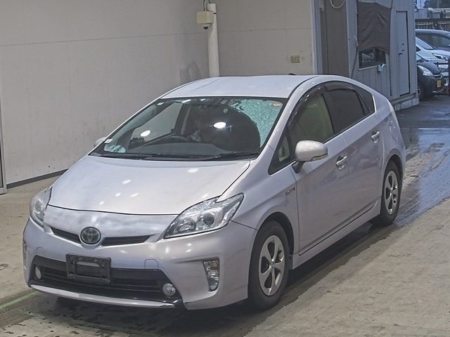 TOYOTA PRIUS — фото
