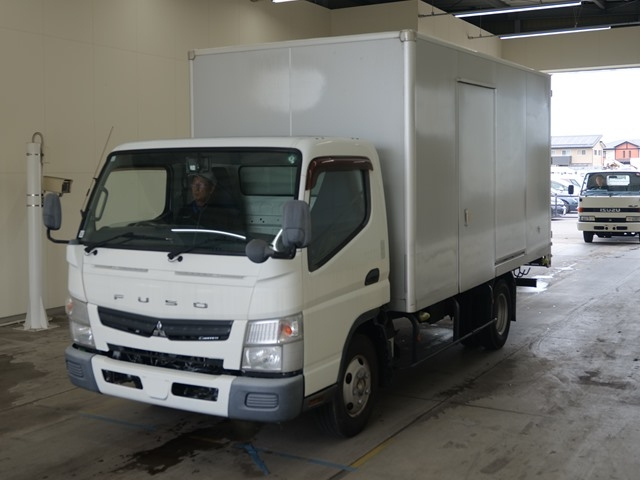 MITSUBISHI CANTER — фото