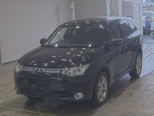 MITSUBISHI OUTLANDER — фото