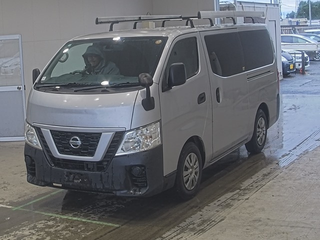 NISSAN CARAVAN — фото