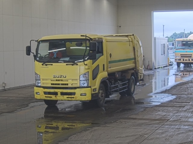 ISUZU FORWARD — фото