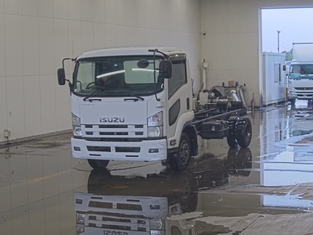 ISUZU FORWARD — фото