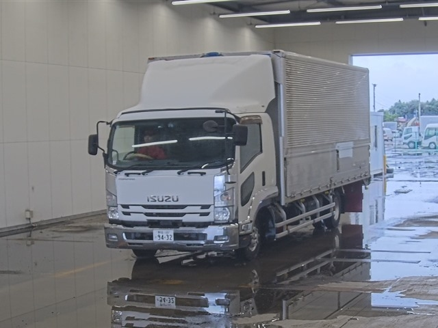 ISUZU FORWARD — фото