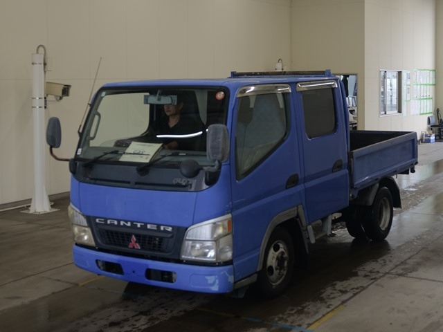 MITSUBISHI CANTER — фото
