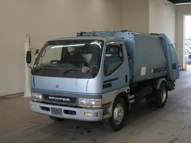 MITSUBISHI CANTER — фото