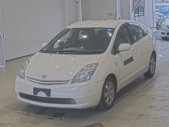 TOYOTA PRIUS — фото