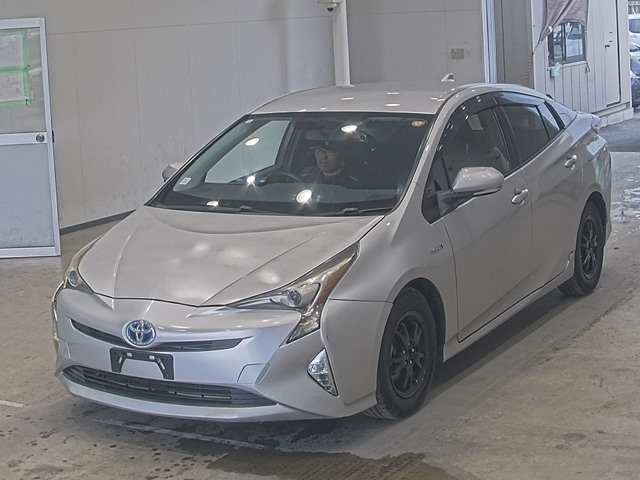 TOYOTA PRIUS — фото