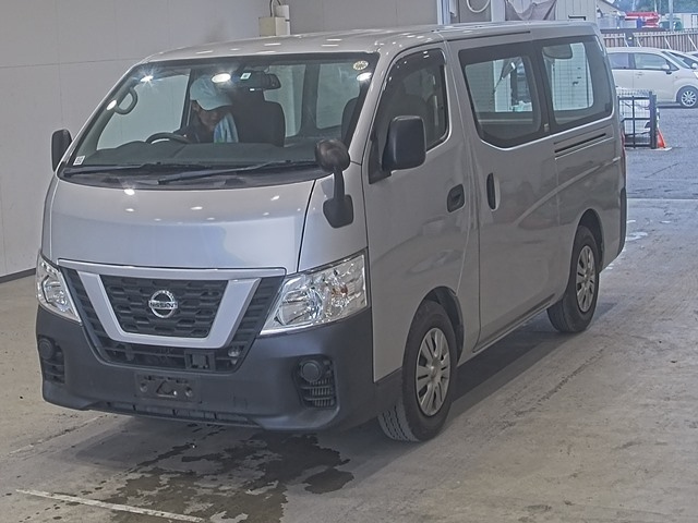 NISSAN CARAVAN — фото