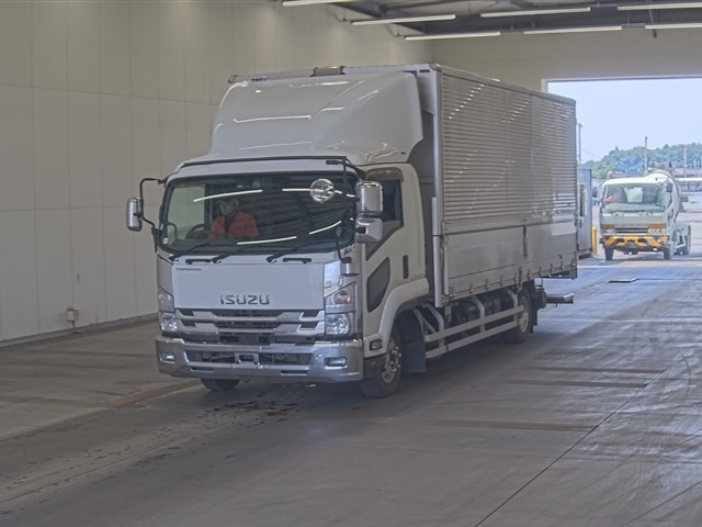 ISUZU FORWARD — фото