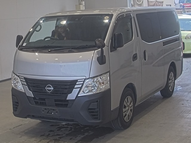 NISSAN CARAVAN — фото