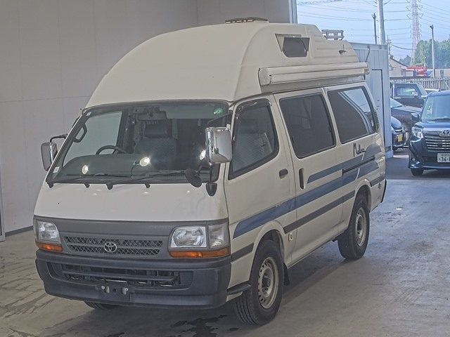 TOYOTA HIACE — фото
