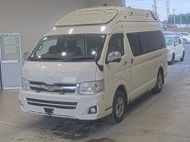 TOYOTA HIACE — фото