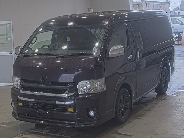 TOYOTA HIACE — фото