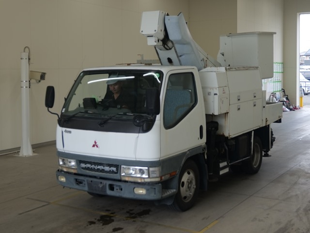 MITSUBISHI CANTER — фото