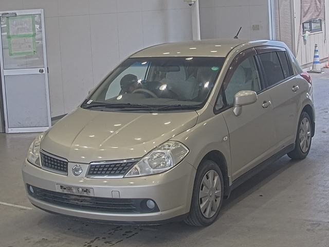NISSAN TIIDA — фото