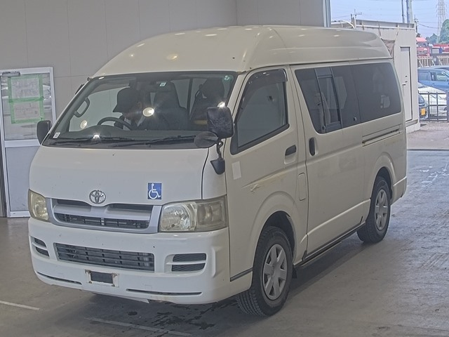 TOYOTA HIACE — фото