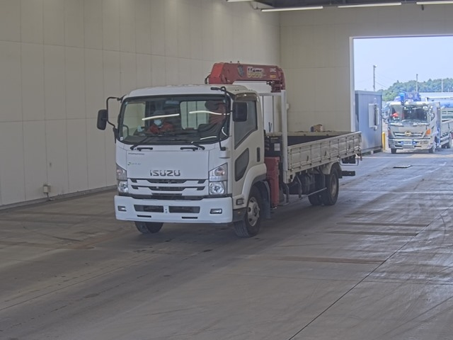 ISUZU FORWARD — фото