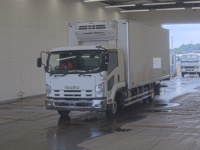 ISUZU FORWARD — фото