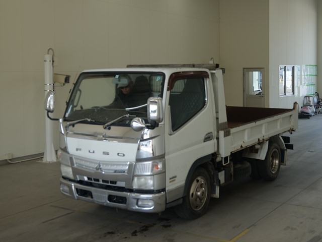 MITSUBISHI CANTER — фото