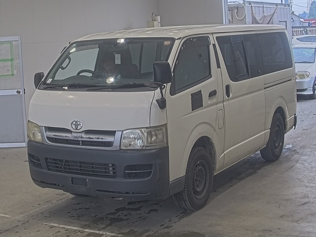 TOYOTA HIACE — фото