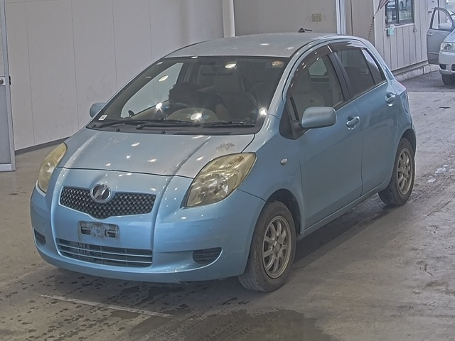 TOYOTA VITZ — фото