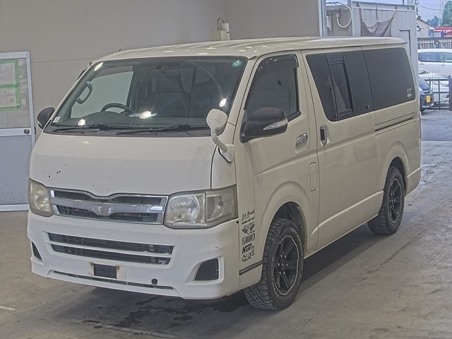 TOYOTA HIACE — фото
