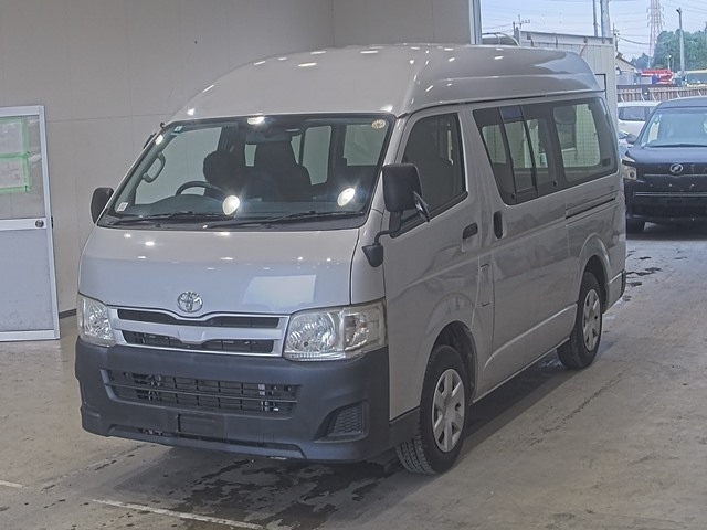 TOYOTA HIACE — фото