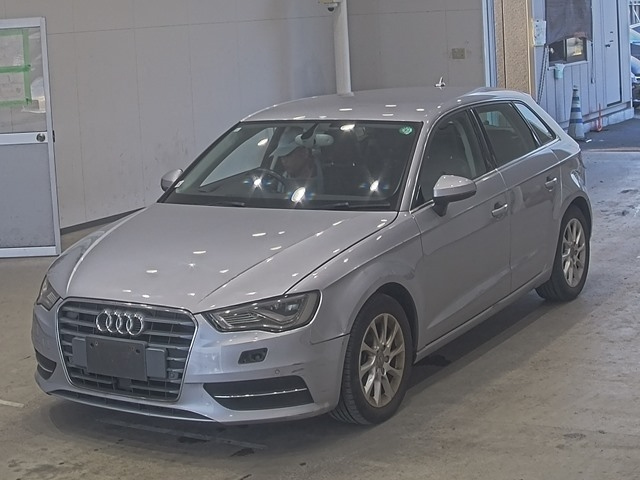 AUDI A3 — фото