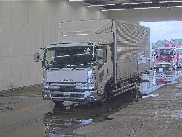 ISUZU FORWARD — фото