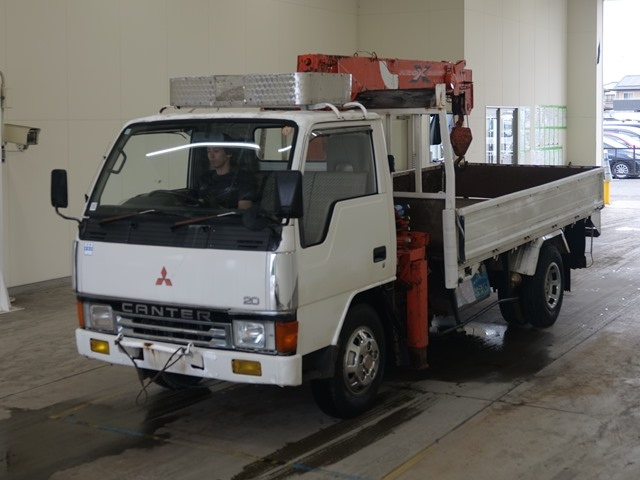 MITSUBISHI CANTER — фото