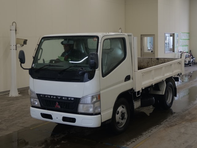 MITSUBISHI CANTER — фото