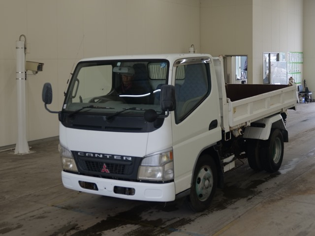 MITSUBISHI CANTER — фото