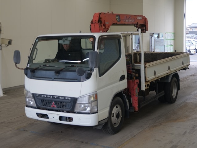 MITSUBISHI CANTER — фото