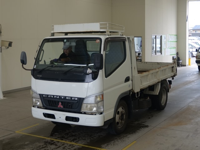 MITSUBISHI CANTER — фото