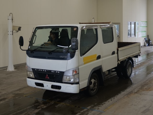 MITSUBISHI CANTER — фото