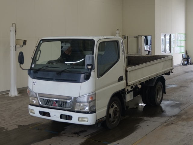 MITSUBISHI CANTER — фото