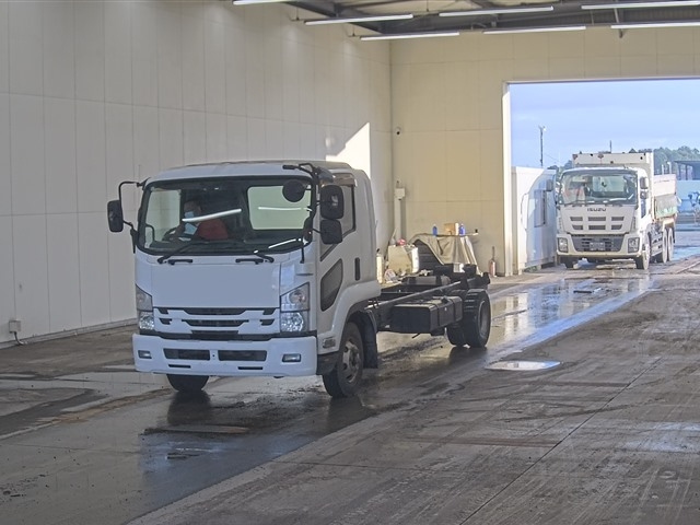 ISUZU FORWARD — фото