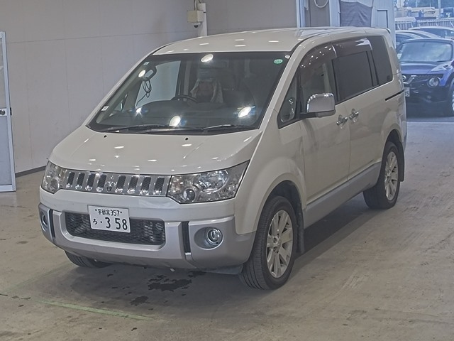 MITSUBISHI DELICA — фото