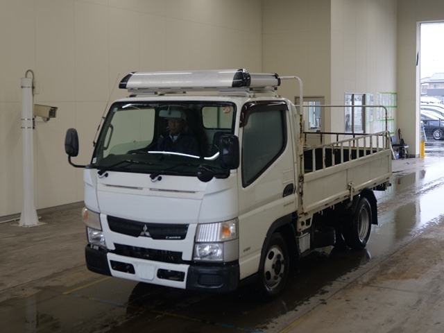 MITSUBISHI CANTER — фото