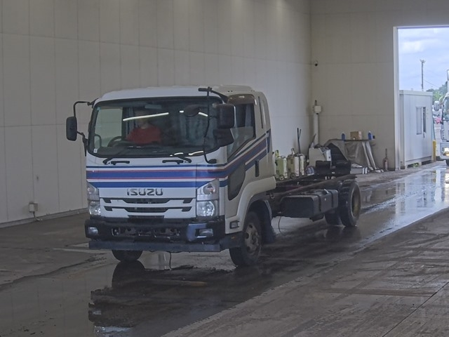 ISUZU FORWARD — фото