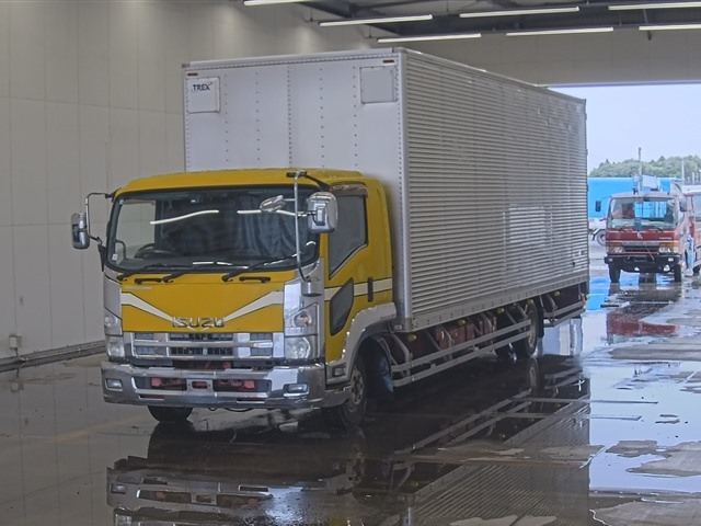 ISUZU FORWARD — фото