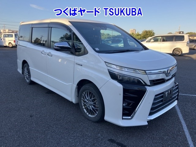 TOYOTA VOXY — фото