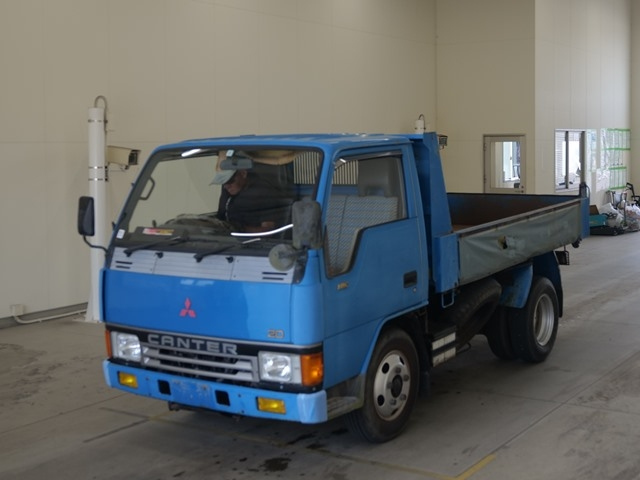 MITSUBISHI CANTER — фото