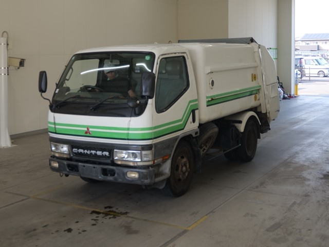 MITSUBISHI CANTER — фото