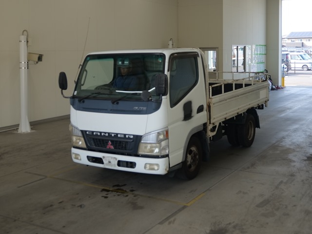 MITSUBISHI CANTER — фото