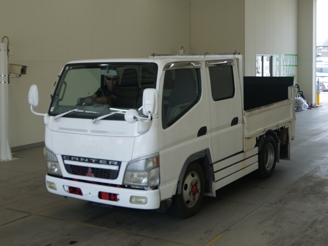 MITSUBISHI CANTER — фото