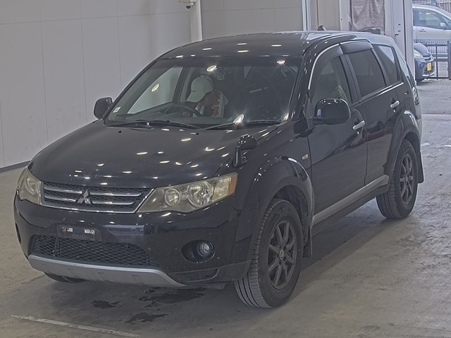 MITSUBISHI OUTLANDER — фото